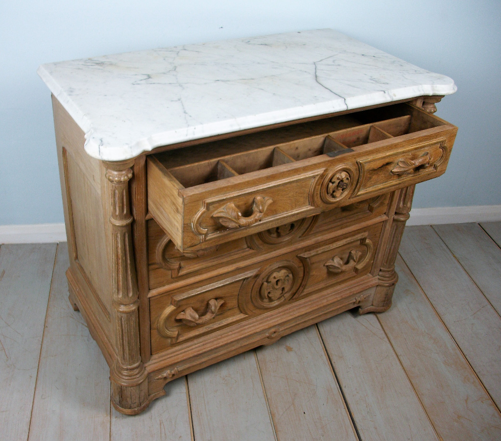 small oak chest of drawers